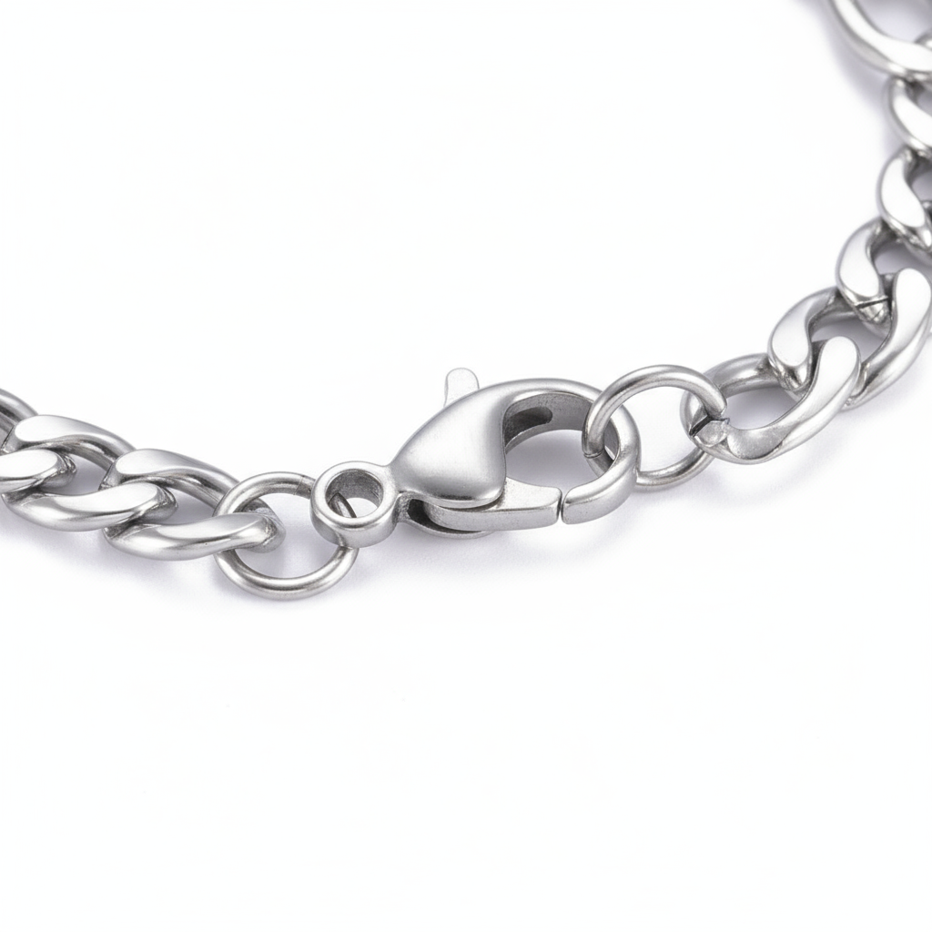 Figaro Bracelet Lobster Clasp Detail