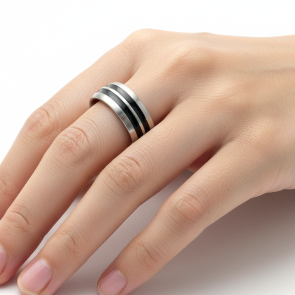 Ring detail elegant gesture