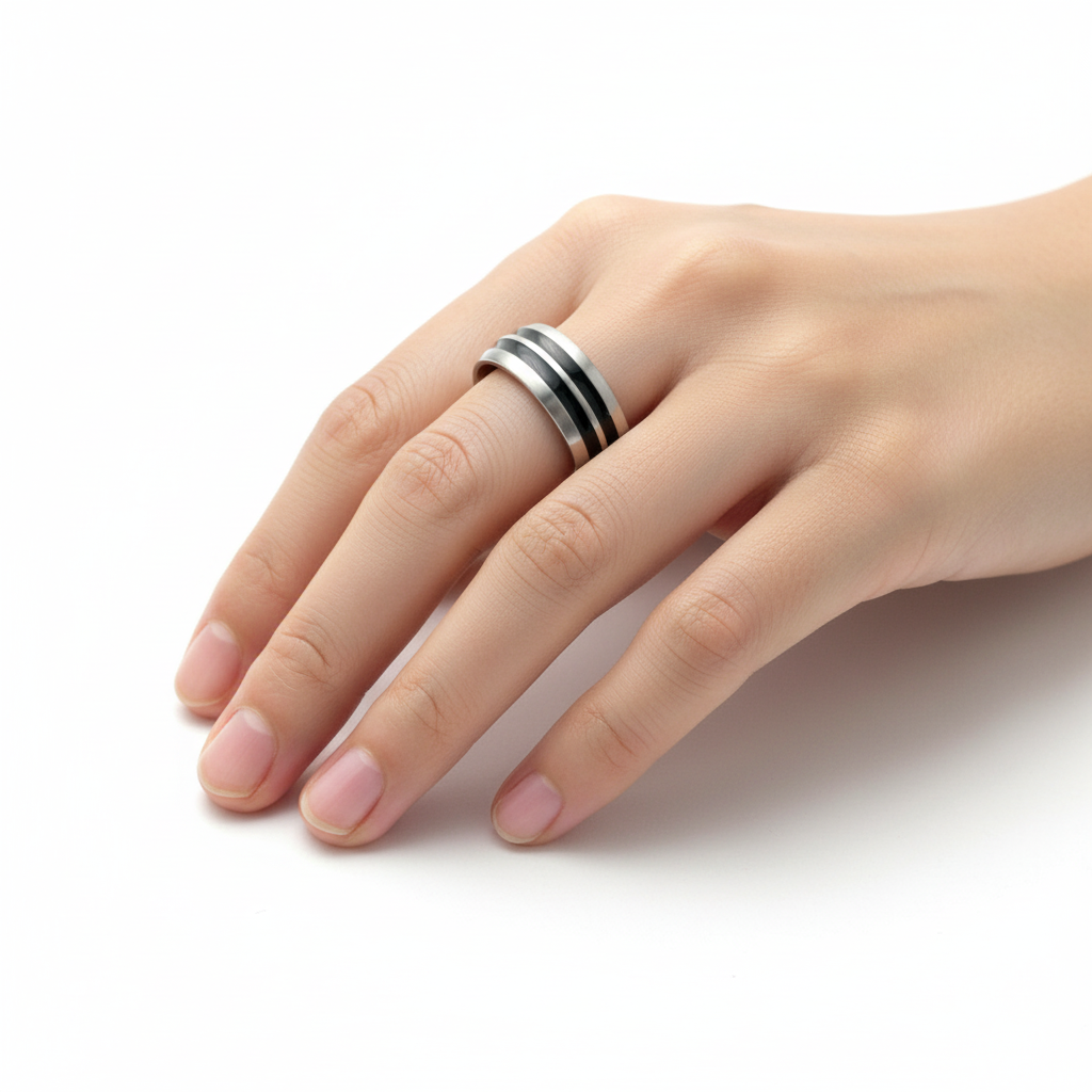 Ring detail elegant gesture