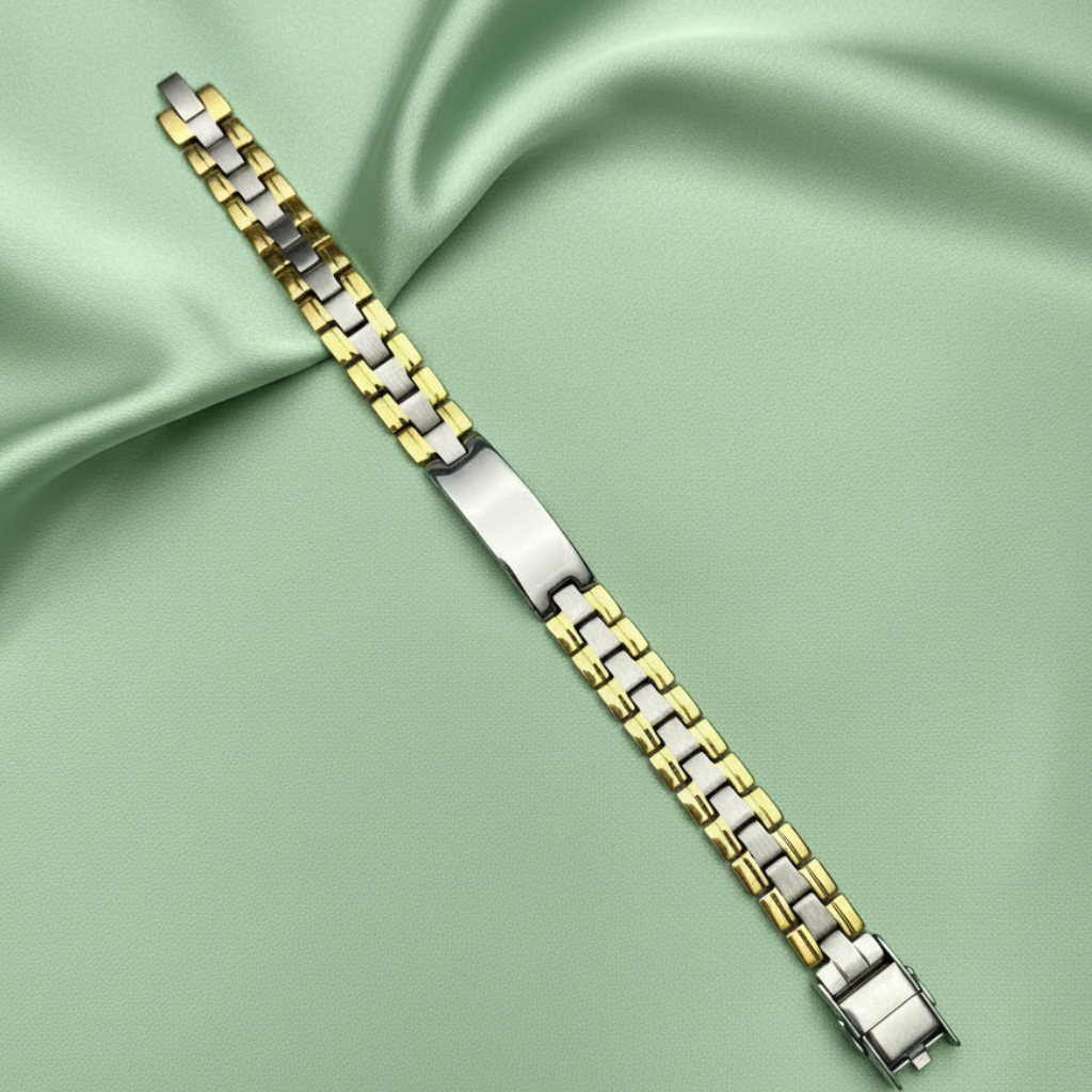 Bracelet diagonal on light green satin