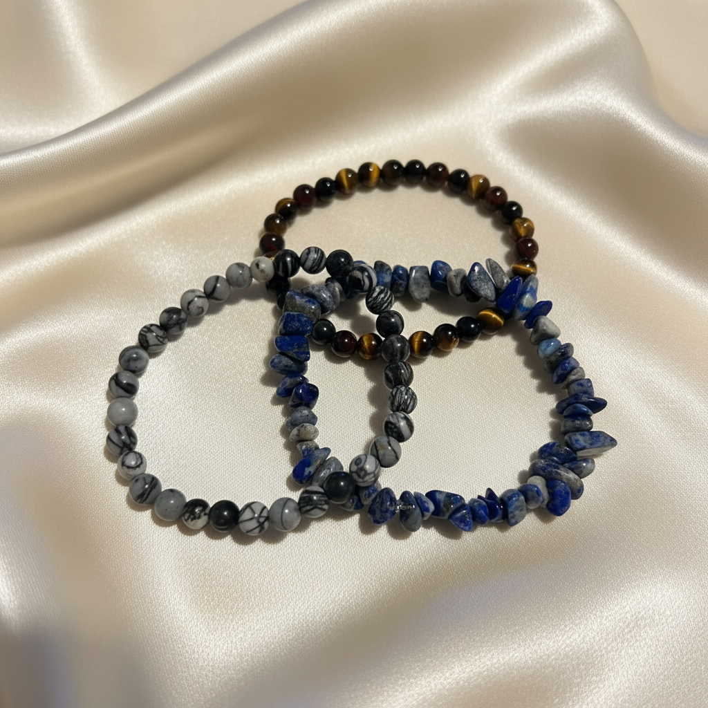 Bracelet set with satin background