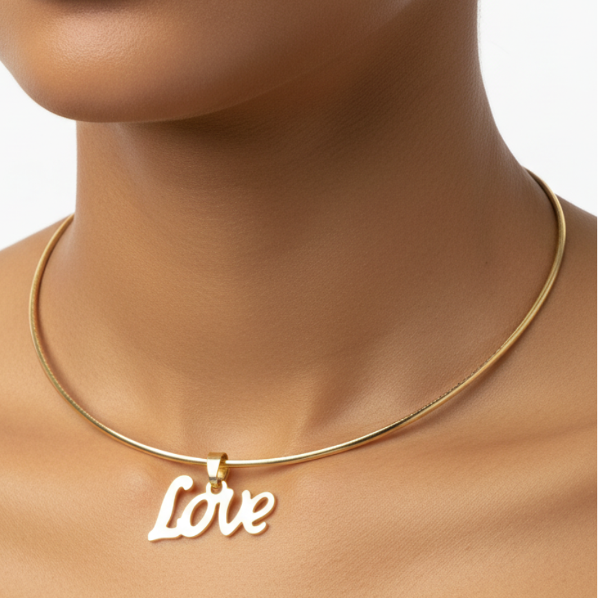 Love Necklace - Omega Collar en Modelo