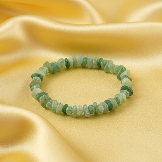 Pulsera de green chalcedony en satín amarillo